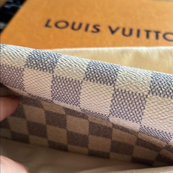 ‼️Authentic‼️LV Wallet - Picture 2 of 5